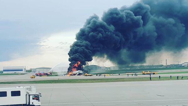 Plane Catches Fire at Moscow's Sheremetyevo Airport - Sputnik International