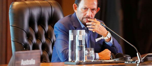 Brunei's Sultan Hassanal Bolkiah attends the retreat session during the APEC Summit in Port Moresby, Papua New Guinea - Sputnik International