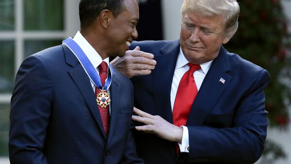 President Donald Trump presents the Presidential Medal of Freedom to Tiger Woods during a ceremony in the Rose Garden of the White House in Washington, Monday, May 6, 2019. (AP Photo/Manuel Balce Ceneta) - Sputnik International