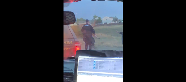 Cherish Thomas, a California woman, is body-slammed to the ground by officers with the Rio Vista Police Department after filming the arrest family members. - Sputnik International