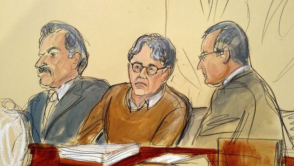 Keith Raniere (centre) in a courtroom artist's sketch of the courtroom on 7 May 2019. Raniere is flanked by his attorneys Paul DerOhannesian and Marc Agnifilo - Sputnik International