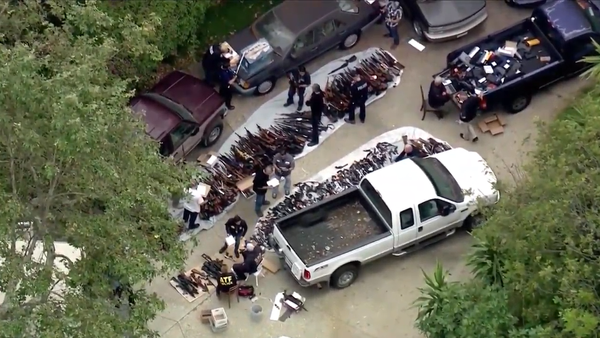 Cache of 1,000 guns seized from Los Angeles mansion in raid - Sputnik International