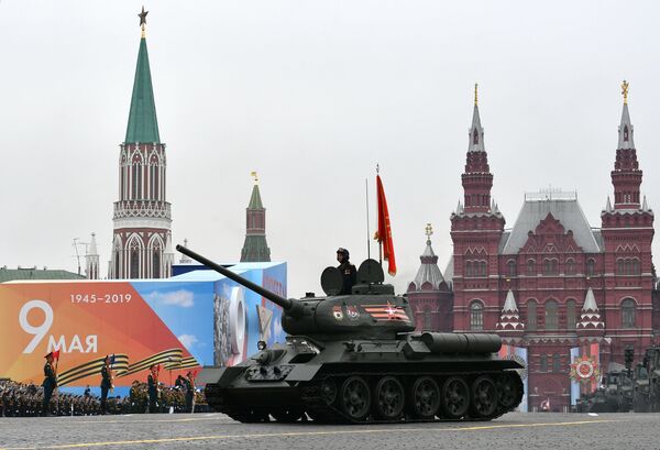 Т-34-85 Tank During the Victory Day Parade - Sputnik International