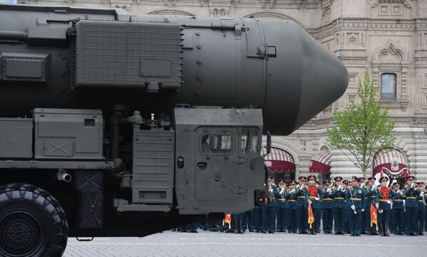 Ballistic Missile on Display in V-Day Parade - Sputnik International