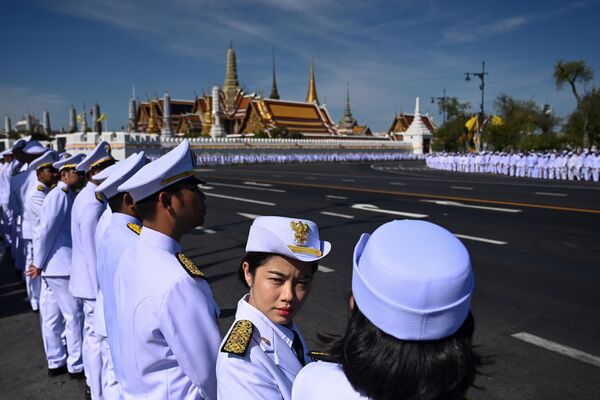 Officials Wait for the Arrival of Thailand's King Maha Vajiralongkorn - Sputnik International