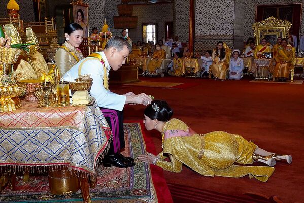 Thailand's King Maha Vajiralongkorn and his Daughter Princess Sirivannavari Nariratana - Sputnik International