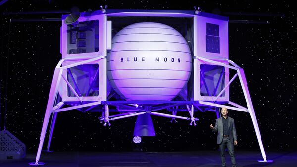 Jeff Bezos speaks in front of a model of Blue Origin's Blue Moon lunar lander, Thursday, 9 May, 2019, in Washington - Sputnik International