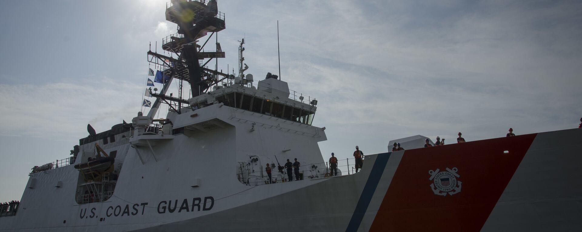 The United States Coast Guard Cutter James, the second National Security Cutter for the East Coast, arrived Aug. 28, 2015 in its homeport in Charleston, S.C. - Sputnik International, 1920, 12.01.2022