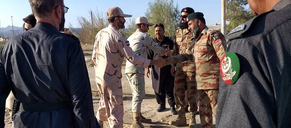 In this picture taken on 21 April 2019, Pakistani border security officials (R) and Iranian border security officials (L) shake hand each others at Zero Point in the Pakistan-Iran border town of Taftan. In this picture taken on 21 April 2019, Pakistani border security officials (R) and Iranian border security officials (L) shake hand each others at Zero Point in the Pakistan-Iran border town of Taftan. - Sputnik International