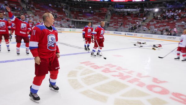 Vladimir Putin at gala hockey match in Sochi, May 10, 2019. - Sputnik International