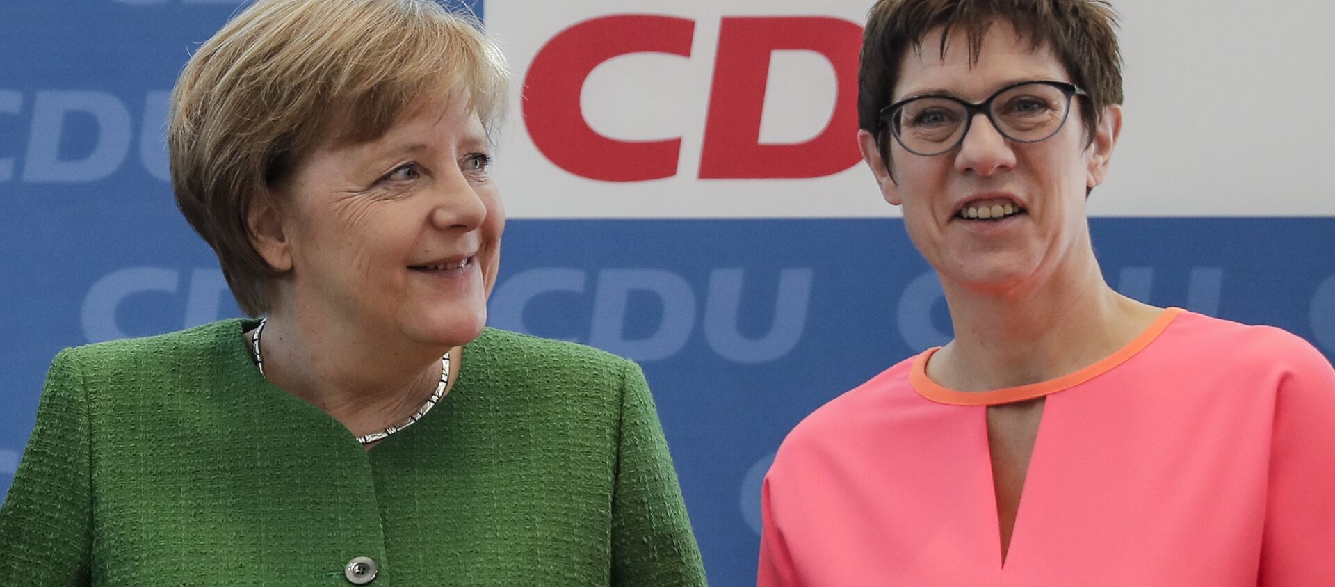 German Chancellor Angela Merkel, left, and the governor of German Saarland state and designated Christian Democratic Union party General Secretary, Annegret Kramp-Karrenbauer, right, attend a party leaders' meeting in Berlin, Germany. 19 February, 2018  - Sputnik International, 1920, 29.08.2019
