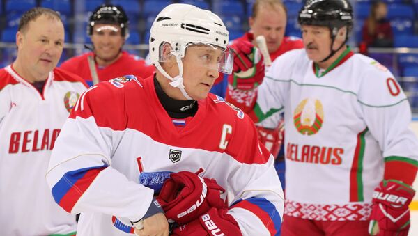 Russian President Vladimir Putin plays hockey in Sochi. Right: Belarusian President Alexander Lukashenko. 15 February 2019 - Sputnik International