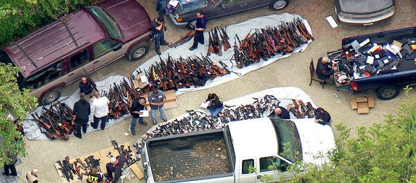 Investigators from the U.S. Bureau of Alcohol, Tobacco, Firearms and Explosives and police seize weapons from a home in the affluent Holmby Hills area of Los Angeles Investigators from the U.S. Bureau of Alcohol, Tobacco, Firearms and Explosives and police seize weapons from a home in the affluent Holmby Hills area of Los Angeles - Sputnik International