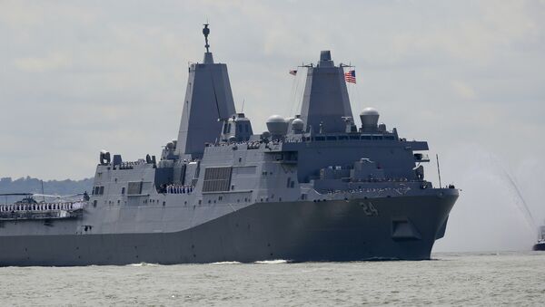 The USS Arlington, from Norfolk, Va., a San Antonio-class amphibious transport dock with several hundred Marines from Camp Lejeune, N.C., arrives on the Hudson River to kickoff 2018 Fleet Week New York, Wednesday May 23, 2018, in New York - Sputnik International