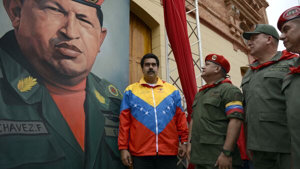 (L to R) Venezuelan Vice President Nicolas Maduro, the president of the National Assembly, Diosdado Cabello and Venezuelan Minister of Defense Diego Molero Bellavia, stand next to a huge portrait of Venezuelan President Hugo Chavez during the conmemoration of the 1992 failed coup led by Chavez, who was an army lieutenant colonel, against then president Carlos Andres Perez, in Caracas, on February 4, 2013 - Sputnik International