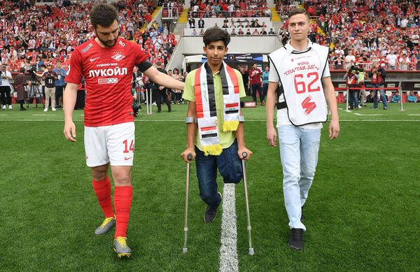 Iraqi Boy Featured in 2018 Stenin Photo Contest Takes First Steps With Prosthetic Leg - Sputnik International