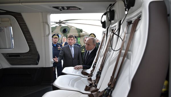 Russian President Vladimir Putin inspecting newest military aircraft in Kazan. 13.05.2019 - Sputnik International