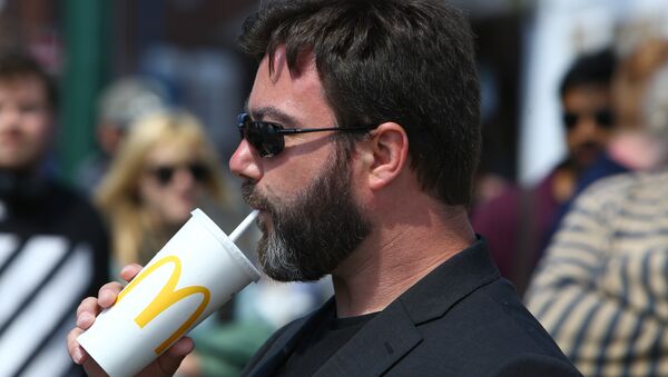 UK Independence Party (UKIP) European Election candidate Carl Benjamin, known by the online pseudonym Sargon of Akkad, drinks a McDonald's drink at a campaigning event in Exeter, southwest England, on May 13, 2019 - Sputnik International