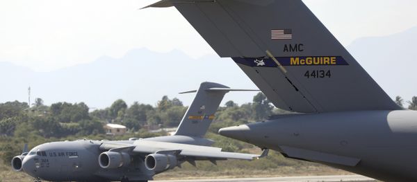 A second United States Air Force C-17 cargo plane loaded with humanitarian aid lands at Camilo Daza airport in Cucuta, Colombia, Saturday, Feb. 16, 2019. - Sputnik International
