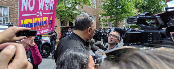 Rev. Jesse Jackson speaks to reporters after an embattled delivery of food, water, and other supplies to the Embassy Protection Collective inside the Venezuelan Embassy in Washington, DC - Sputnik International