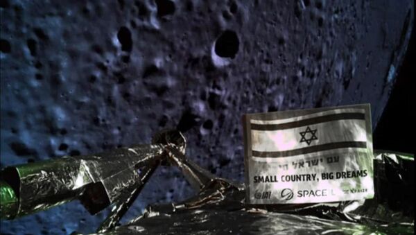 A handout picture released by SpaceIL and Israel Aerospace Industries (IAI) on April 11, 2019, shows a picture taken by the camera of the Israel Beresheet spacecraft, of the moons surface as the craft approaches and before it crashed during the landing. Israel's attempt at a moon landing failed at the last minute Thursday when the craft suffered an engine failure as it prepared to land and apparently crashed into the lunar surface. - Sputnik International
