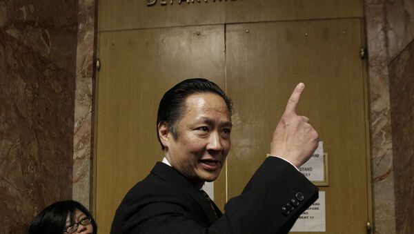 In this March 28, 2012 file photo, San Francisco Public Defender Jeff Adachi enters a courtroom at the Hall of Justice in San Francisco. A freelance journalist is vowing to protect his source after San Francisco police raided his home and office as part of a criminal investigation. Bryan Carmody tells the Los Angeles Times that officers handcuffed him Friday, May 10, 2019, as they confiscated items including his cell phone, computer and cameras. Authorities say the raid came during an ongoing probe into who leaked a confidential police report about the Feb. 22 death of Adachi. - Sputnik International