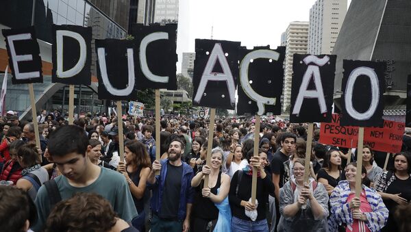 Demonstrators protest against a massive cut in the education budget imposed by the administration of Brazilian President Jair Bolsonaro, in Sao Paulo, Brazil, Wednesday, May 15, 2019. Federal education officials this month announced budget cuts of $1.85 billion for public education, part of a wider government effort to slash spending. ( - Sputnik International