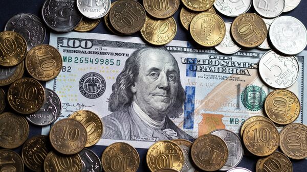 Russian roubles and the bill of the American dollar. - Sputnik International