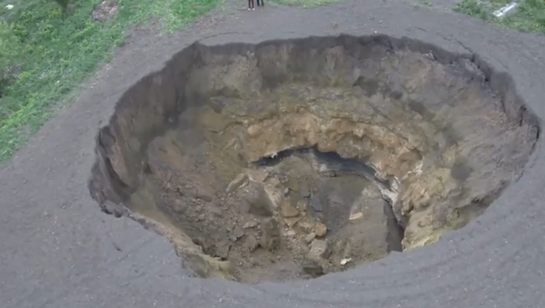 Sinkhole in Russia's Tula Region - Sputnik International