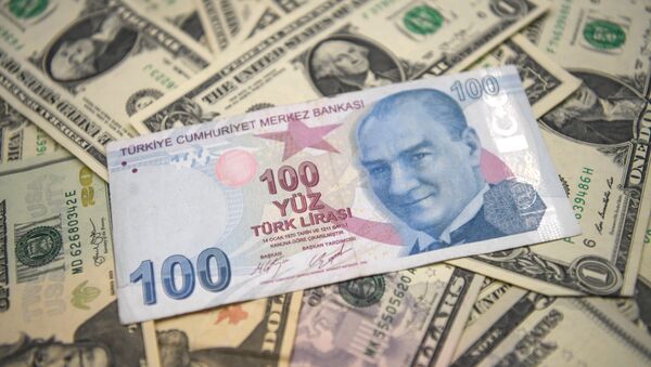 A picture taken in Istanbul on May 23, 2018 shows Turkish lira and US dollars banknotes - Sputnik International