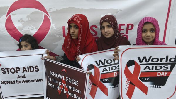 Pakistani social activists carry placards during a rally to raise awareness on World AIDS Day in Lahore on December 1, 2016 - Sputnik International
