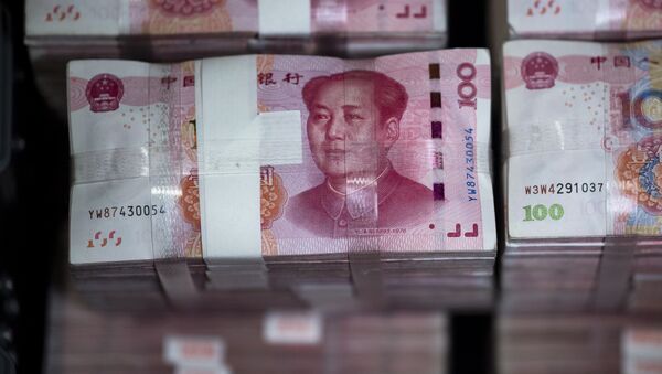 Bundles of 100 yuan notes are pictured at a bank in Shanghai - Sputnik International