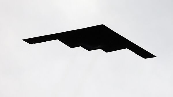 A B-2 Spirit, also known as the Stealth Bomber, and two fighters jets fly over the 2018 Rose Parade route in Pasadena, Calif., Monday, Jan. 1, 2018 - Sputnik International