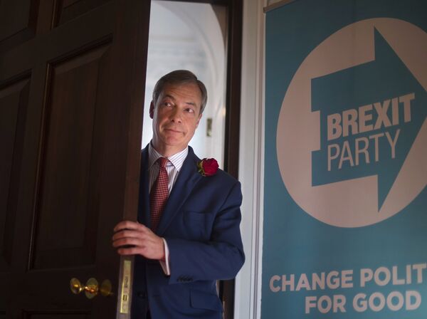 'Has What It Takes': Nigel Farage Surges Ahead of Jeremy Corbyn in Leadership Polling 'Has What It Takes': Nigel Farage Surges Ahead of Jeremy Corbyn in Leadership Polling - Sputnik International