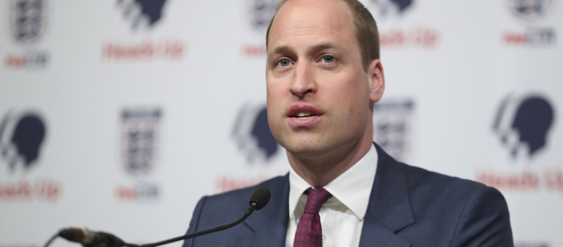 Britain's Prince William, President of the Football Association, right, speaks at the launch of a new mental health campaign at Wembley Stadium, London, 15 May 2019 - Sputnik International, 1920, 22.03.2021