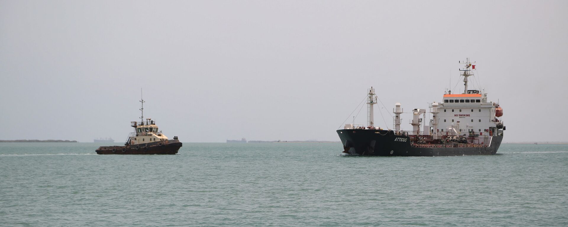 Ships are seen at Saleef port in the western Red Sea Hodeida province - Sputnik International, 1920, 14.01.2024