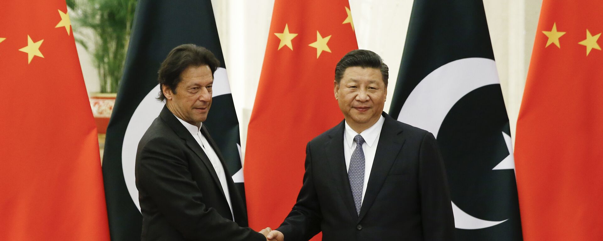 China's President Xi Jinping, right, meets Pakistan's Prime Minister Imran Khan at the Great Hall of the People in Beijing, Friday, Nov. 2, 2018 - Sputnik International, 1920, 04.06.2021