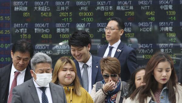 People stand in front of an electronic stock board of a securities firm in Tokyo, Wednesday, April 17, 2019. - Sputnik International