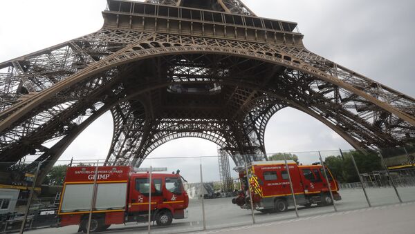 Rescue workers vehicles park just down the Eiffel Tower Monday, May 20, 2019 in Paris - Sputnik International