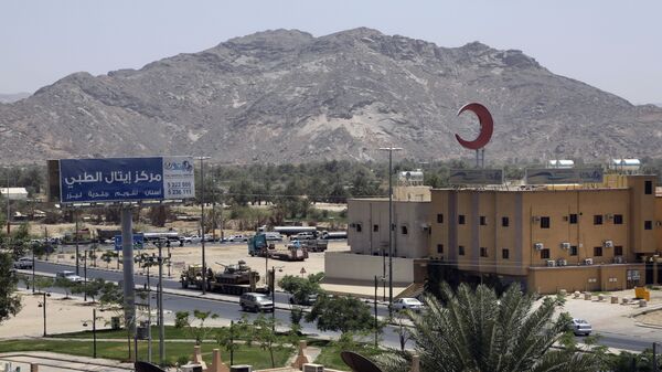 This photo shows an army tank being transported, in the city of Najran, Saudi Arabia, near the border with Yemen, Thursday, April 23, 2015. In a stunning development, Saudi Arabia had declared on Tuesday, April 21, 2015 that it was halting coalition airstrikes targeting Yemen's Shiite rebels known as Houthis — a four-week air campaign meant to halt the rebel power grab and help return to office embattled President Abed Rabbo Mansour Hadi, a close U.S. ally who fled Yemen. (AP Photo/Hasan Jamali) - Sputnik International