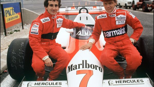 Niki Lauda (right) with his McLaren team Alain Prost in 1983 - Sputnik International