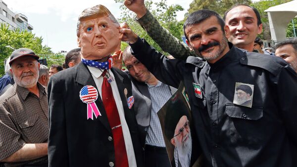 Iranian demonstrators carry a portrait of Iran's Supreme Leader Ayatollah Ali Khamenei and an effigy of US President Donald Trump during a rally in the capital Tehran, on May 10 2019 - Sputnik International