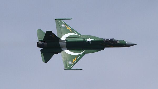 A Pakistani JF-17 fighter aircraft flies in a formation during a ceremony to mark Pakistani Defense Day, in Islamabad, Sunday, Sept. 6, 2015 - Sputnik International