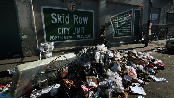Trash lies beside the Skid Row City Limit mural as the city begins its annual homeless count in Los Angeles, California on January 26, 2018. - Sputnik International