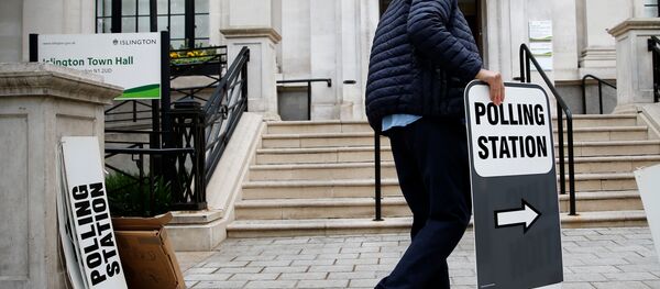 Electoral staff prepare at a polling station for the European elections, taking place despite Brexit uncertainty, at Islington Town Hall, in London, Britain, May 23, 2019 Electoral staff prepare at a polling station for the European elections, taking place despite Brexit uncertainty, at Islington Town Hall, in London, Britain, May 23, 2019 - Sputnik International