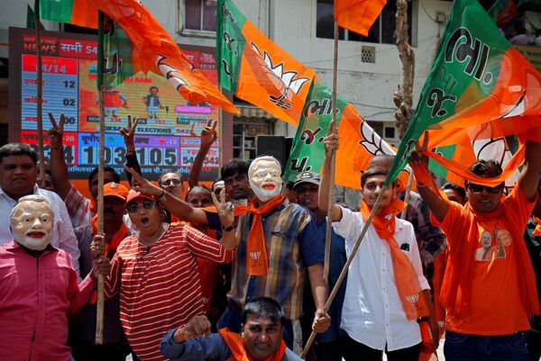 Supporters of Bharatiya Janata Party (BJP) celebrate after learning of initial poll results in Ahmedabad, India, May 23, 2019 - Sputnik International