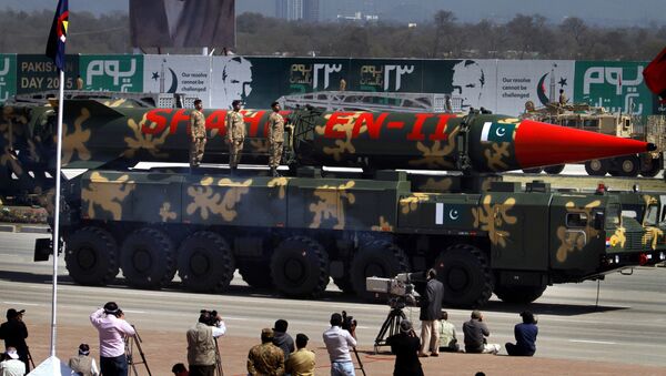A Pakistani Shaheen II missile is displayed during the Pakistan National Day parade in Islamabad, Pakistan, Monday, March 23, 2015 - Sputnik International
