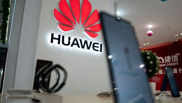 A Huawei logo is displayed at a retail store in Beijing on May 20, 2019 - Sputnik International