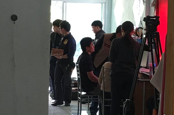 Montri Salangam (center) in police custody following his arrest in January 2018. Montri Salangam (center) in police custody following his arrest in January 2018. - Sputnik International