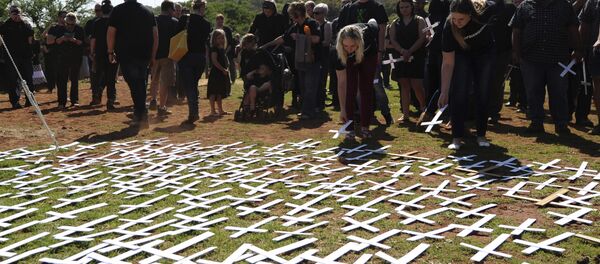 People place white crosses, representing farmers killed in the country, at a ceremony at the Vorrtrekker Monument in Pretoria - Sputnik International